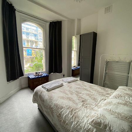 Bustling Western Apartment London Kültér fotó